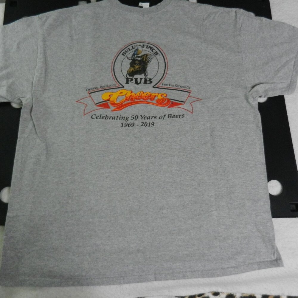 Bull‎ and Finch Pub T-Shirt Size XL Gray Cheers Sitcom Anniversary Graphic